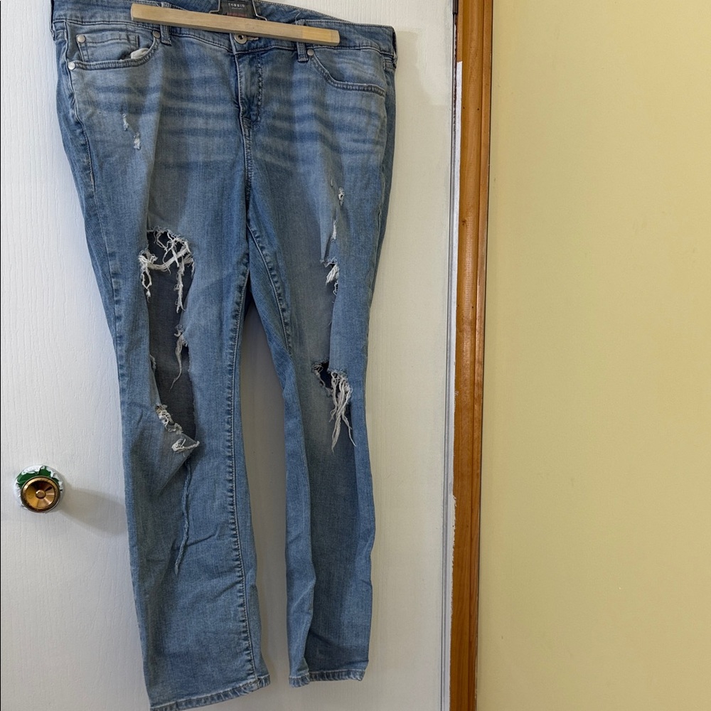 FREE WITH PURCHASE Torrid Boyfriend Straight Distressed Jeans